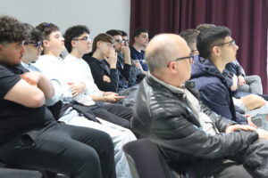 Non è solo codice: cosa abbiamo raccontato agli studenti
