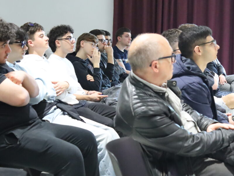 Non è solo codice: cosa abbiamo raccontato agli studenti